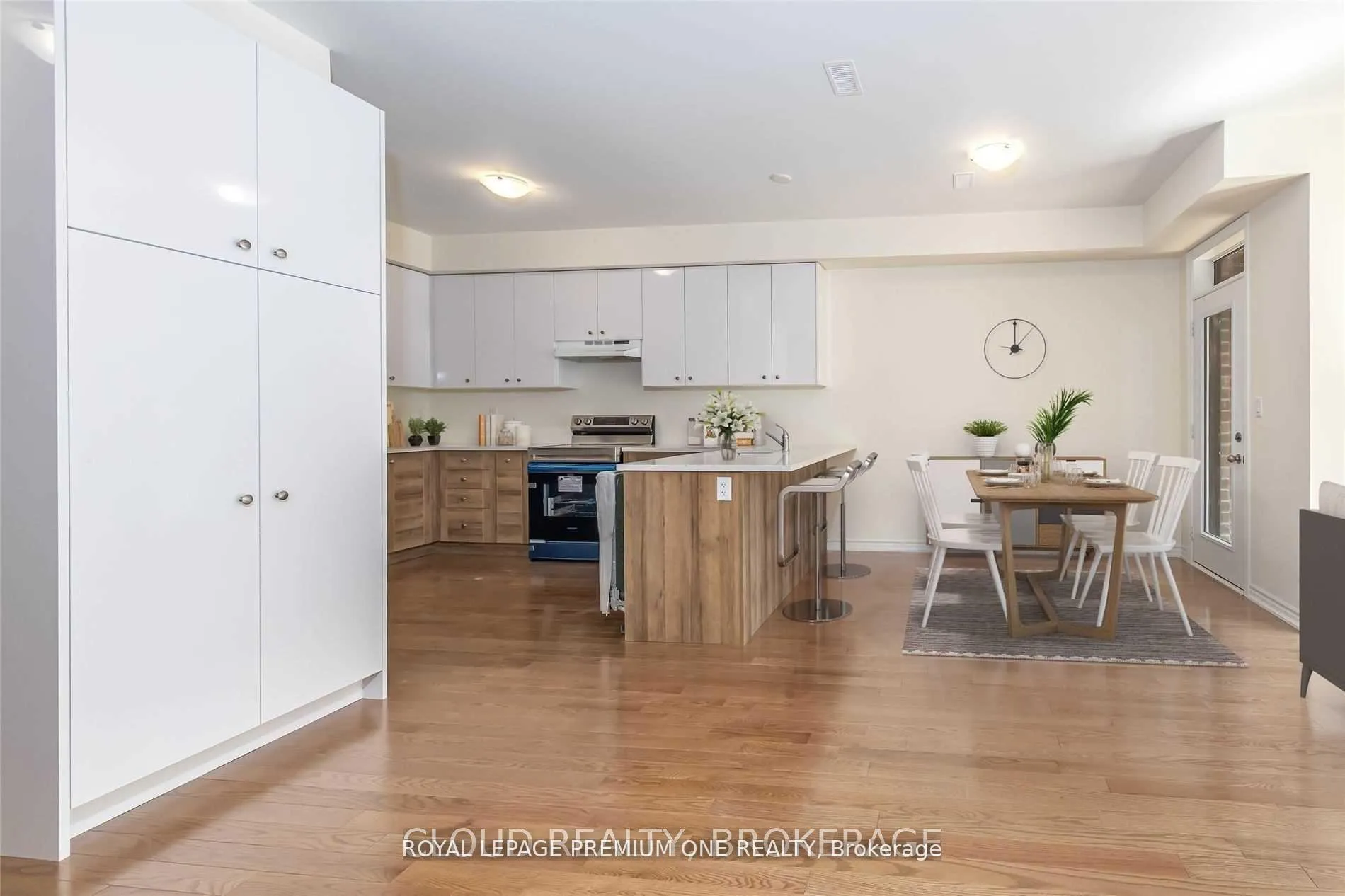 Photo 12 of 24 Elsinore Street, Vaughan, Kleinburg — HOMEH