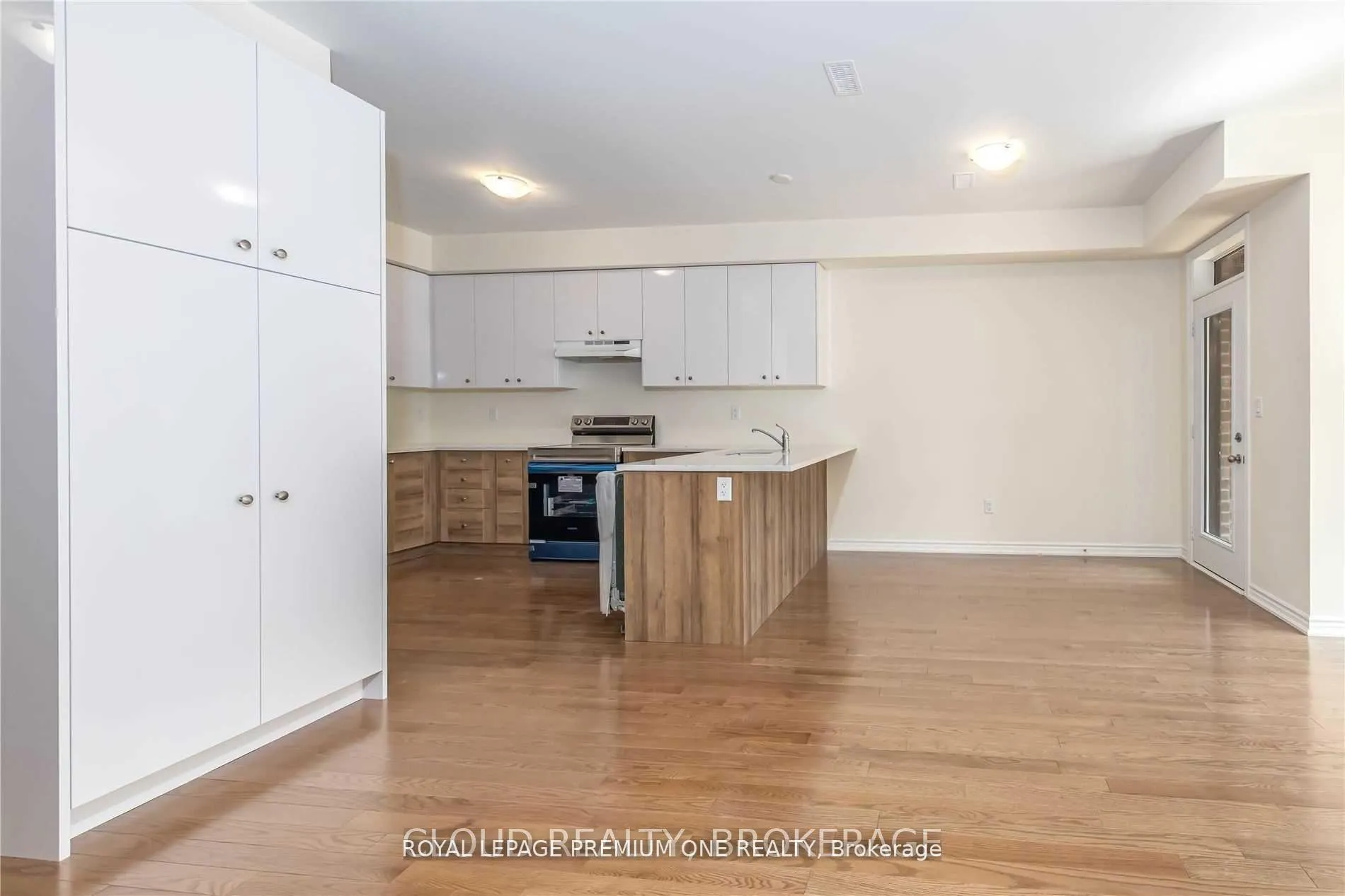 Photo 16 of 24 Elsinore Street, Vaughan, Kleinburg — HOMEH