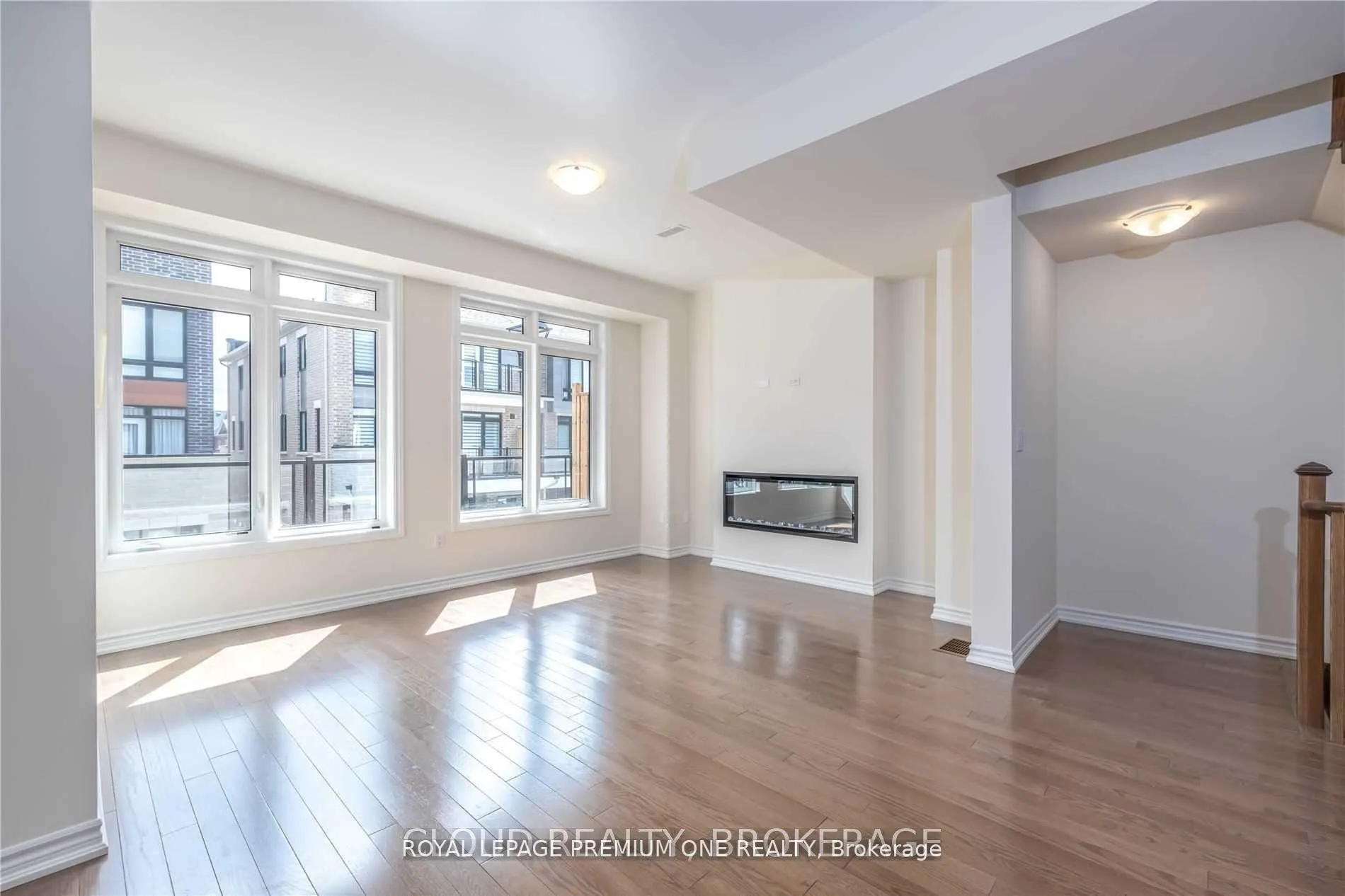 Photo 18 of 24 Elsinore Street, Vaughan, Kleinburg — HOMEH