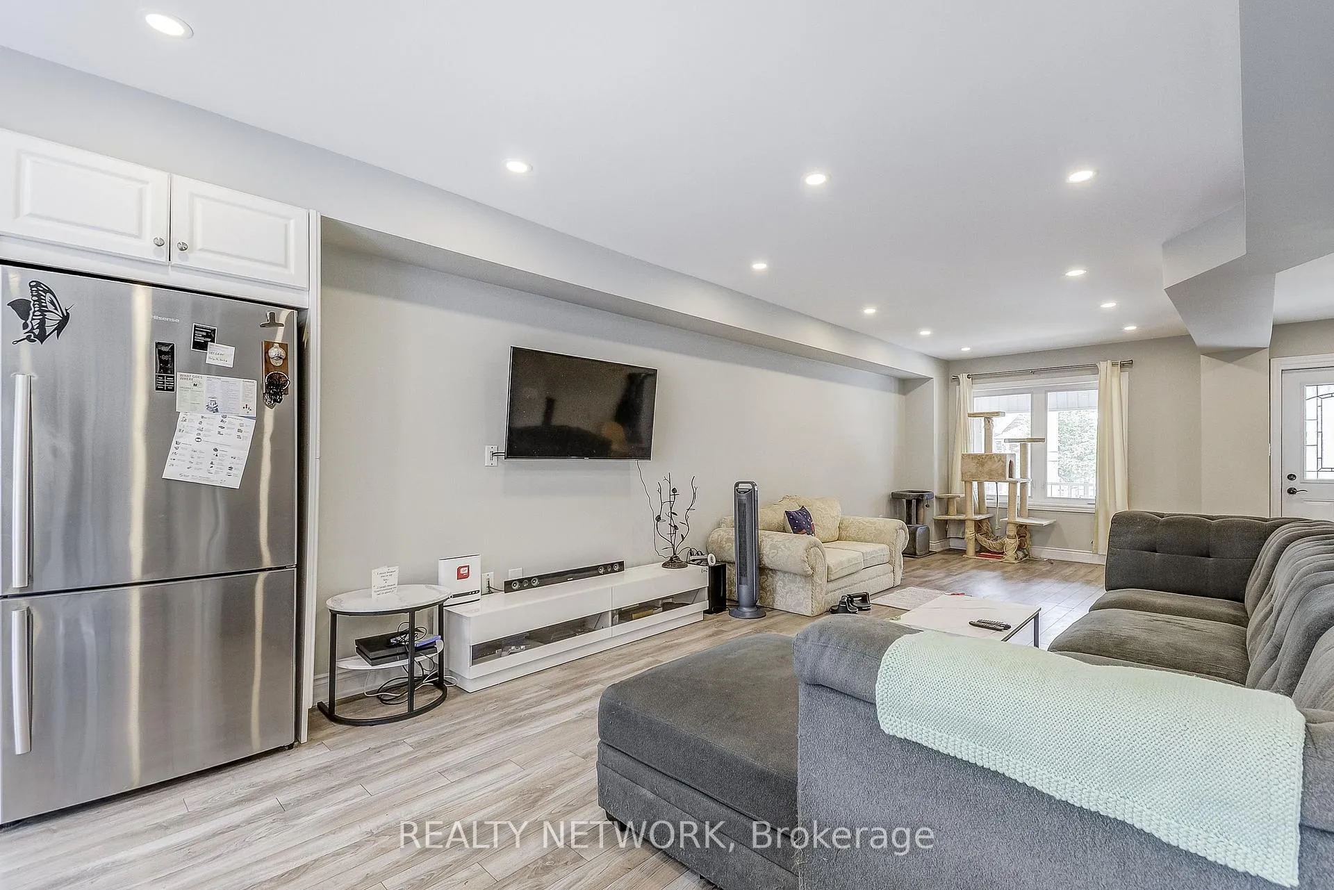 Photo 3 of 88 Rosslyn Avenue N, Hamilton, Crown Point — HOMEH