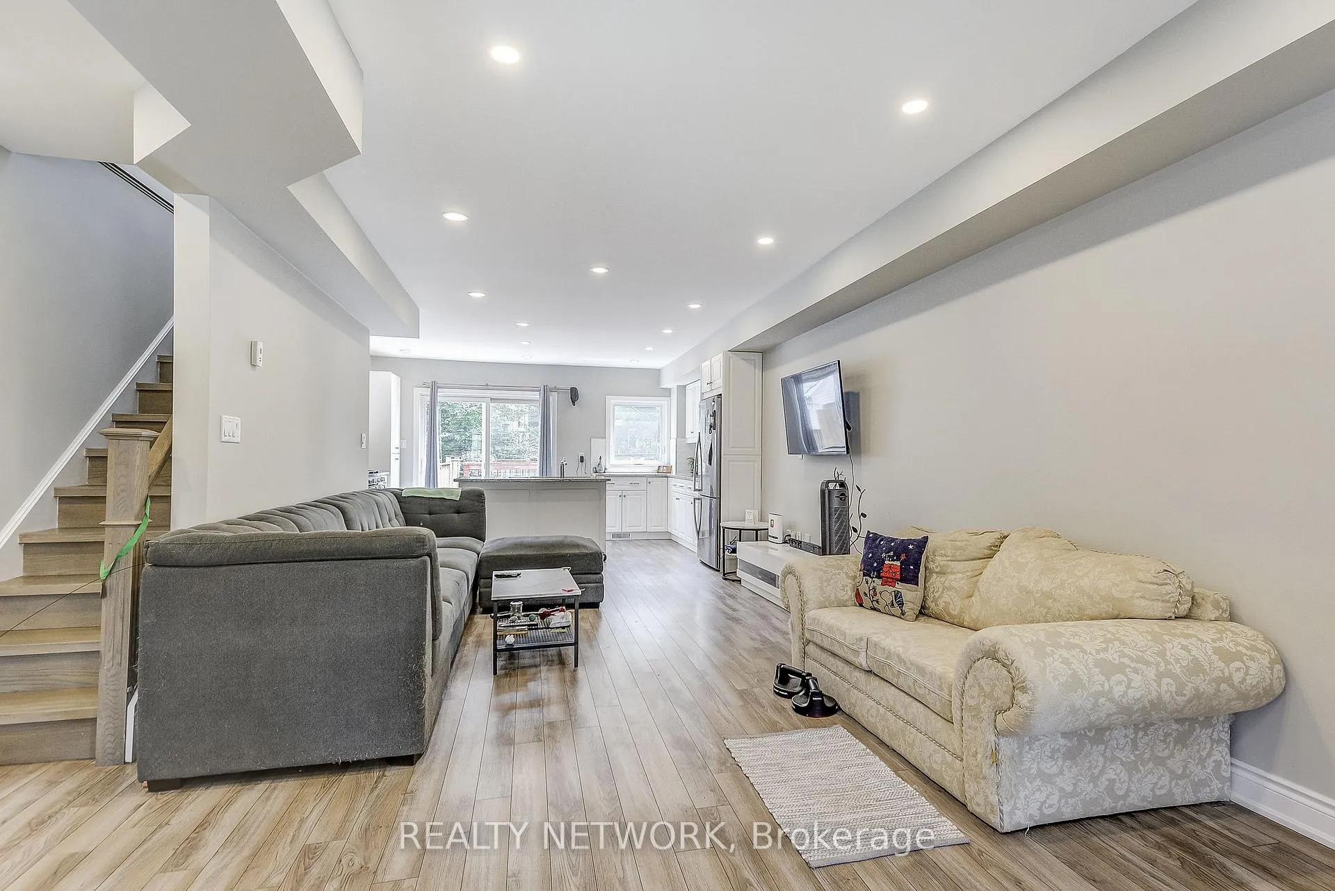 Photo 5 of 88 Rosslyn Avenue N, Hamilton, Crown Point — HOMEH
