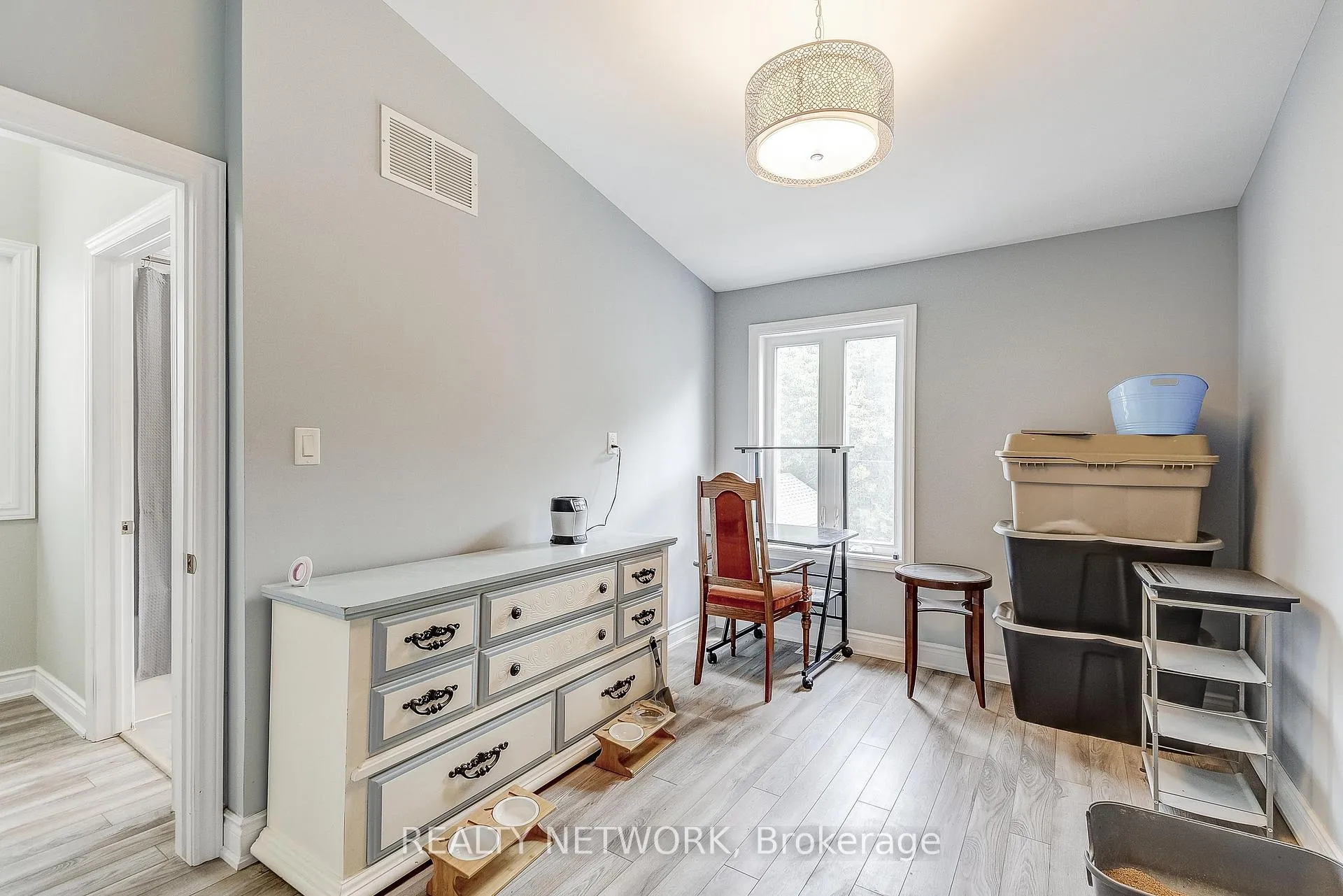 Photo 9 of 88 Rosslyn Avenue N, Hamilton, Crown Point — HOMEH