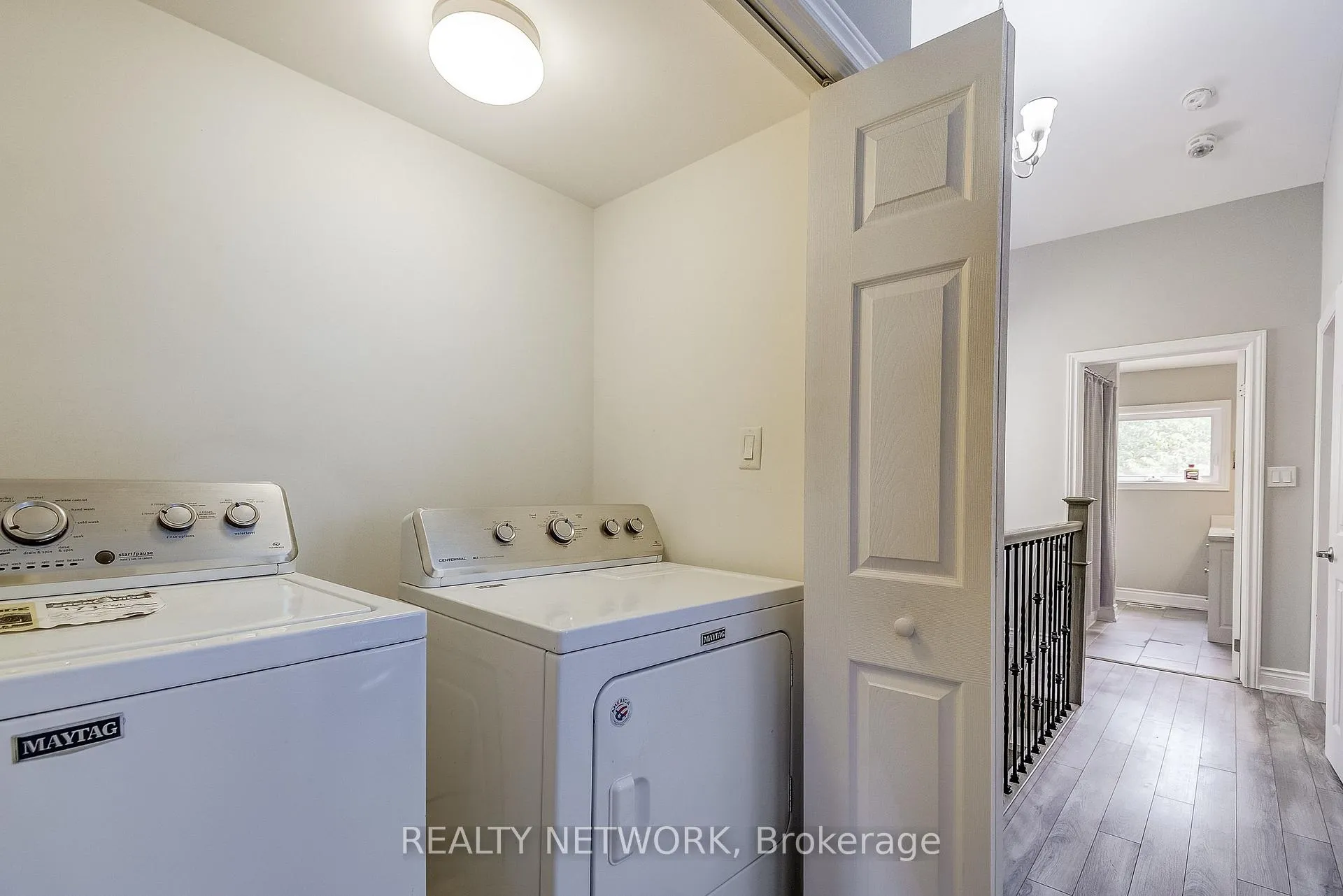 Photo 10 of 88 Rosslyn Avenue N, Hamilton, Crown Point — HOMEH