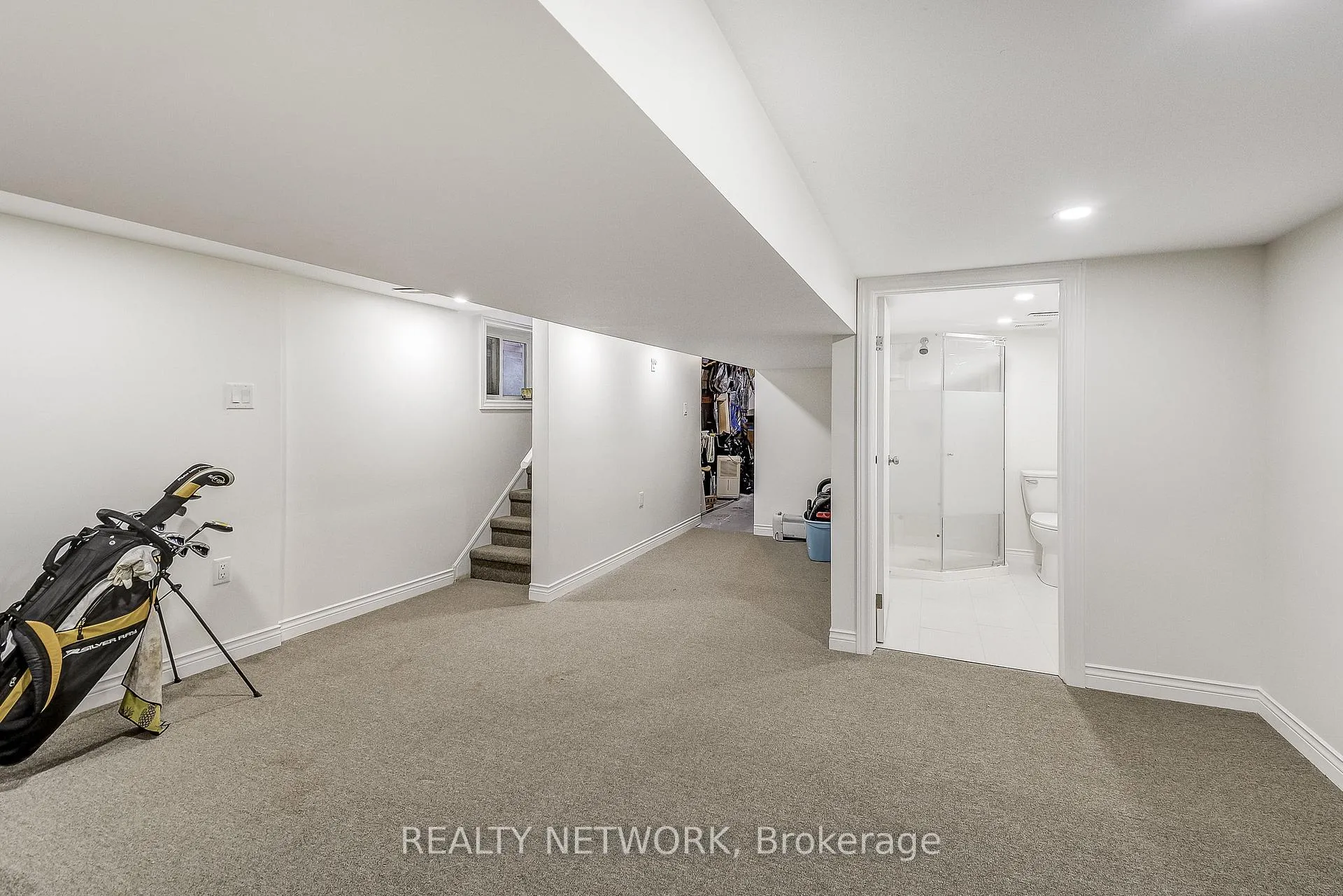 Photo 12 of 88 Rosslyn Avenue N, Hamilton, Crown Point — HOMEH