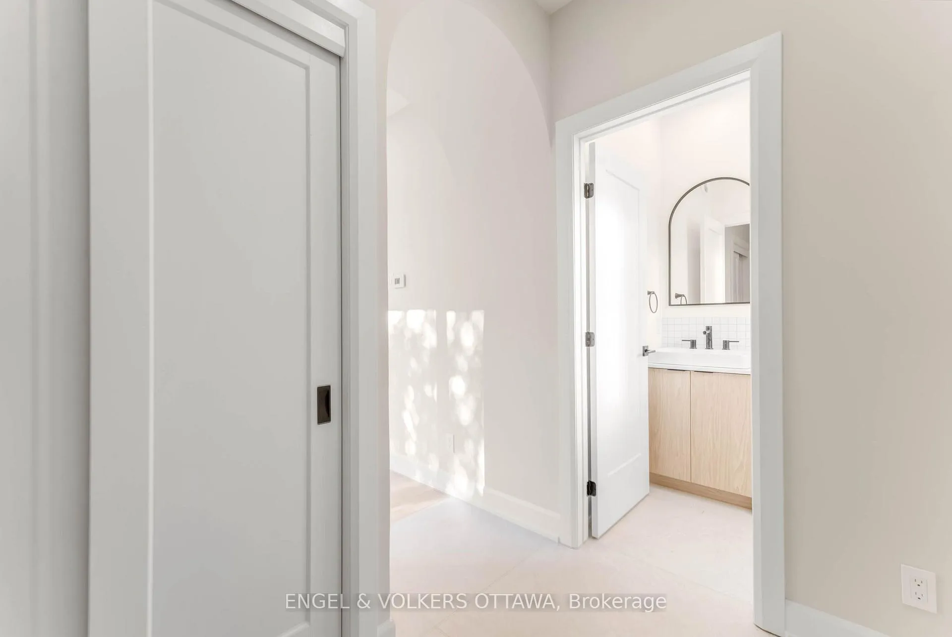 Photo 4 of Unit A, 132 Carillon Street, Ottawa, Vanier — HOMEH