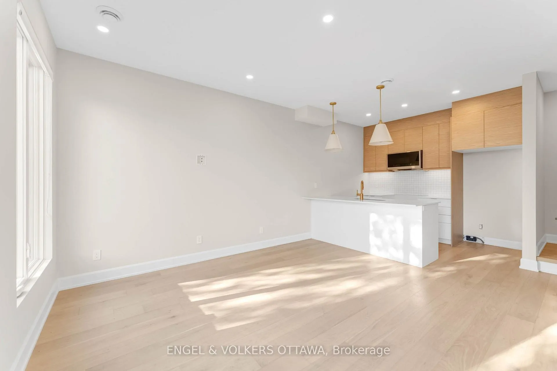 Photo 5 of Unit A, 132 Carillon Street, Ottawa, Vanier — HOMEH