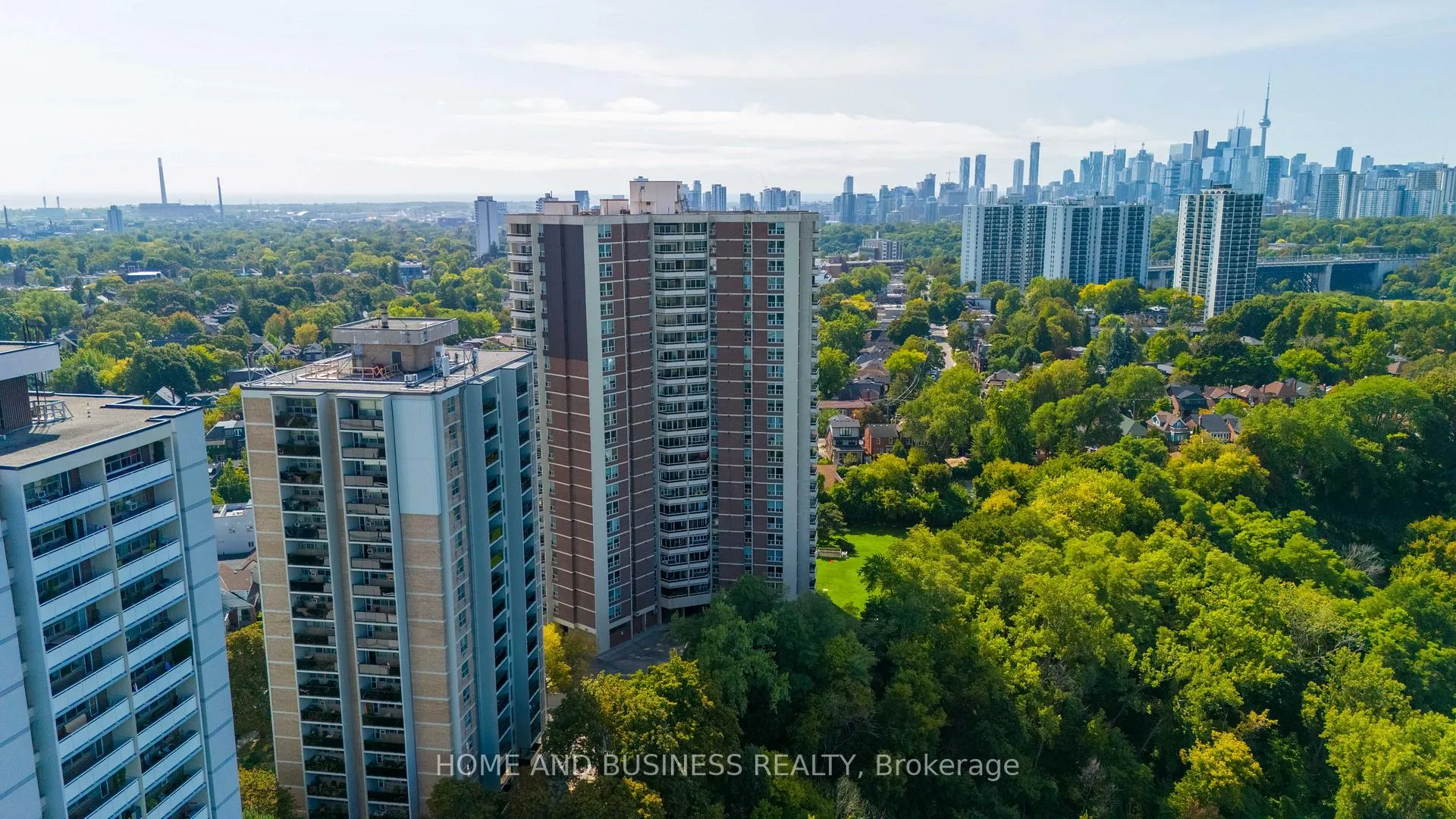 Photo 2 of Unit 403, 980 Broadview Avenue, Toronto, Broadview North — HOMEH