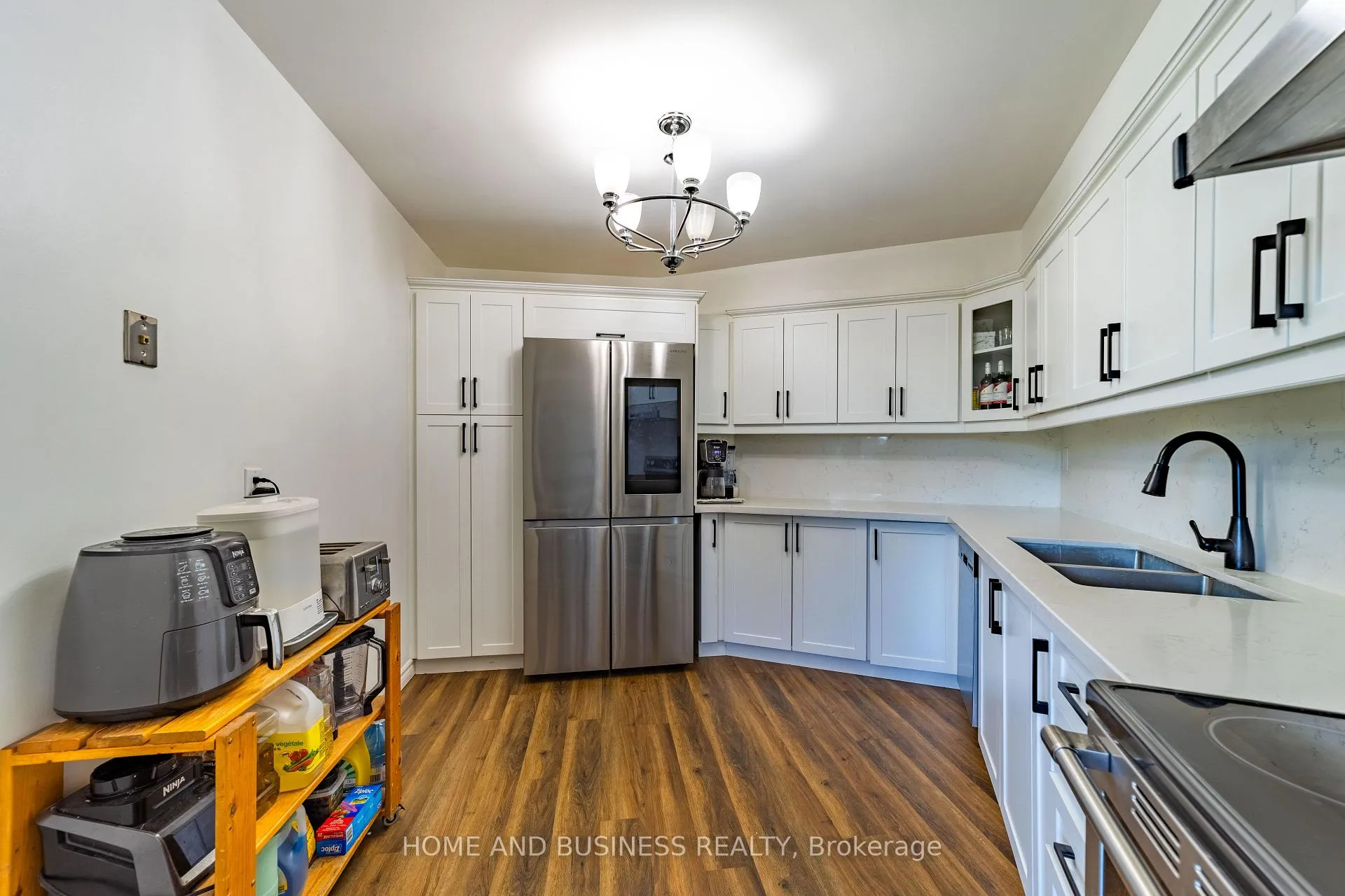 Photo 12 of Unit 403, 980 Broadview Avenue, Toronto, Broadview North — HOMEH