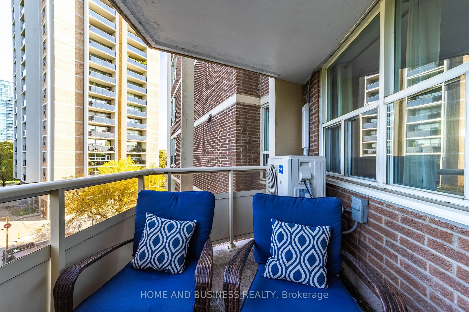 Photo 15 of Unit 403, 980 Broadview Avenue, Toronto, Broadview North — HOMEH