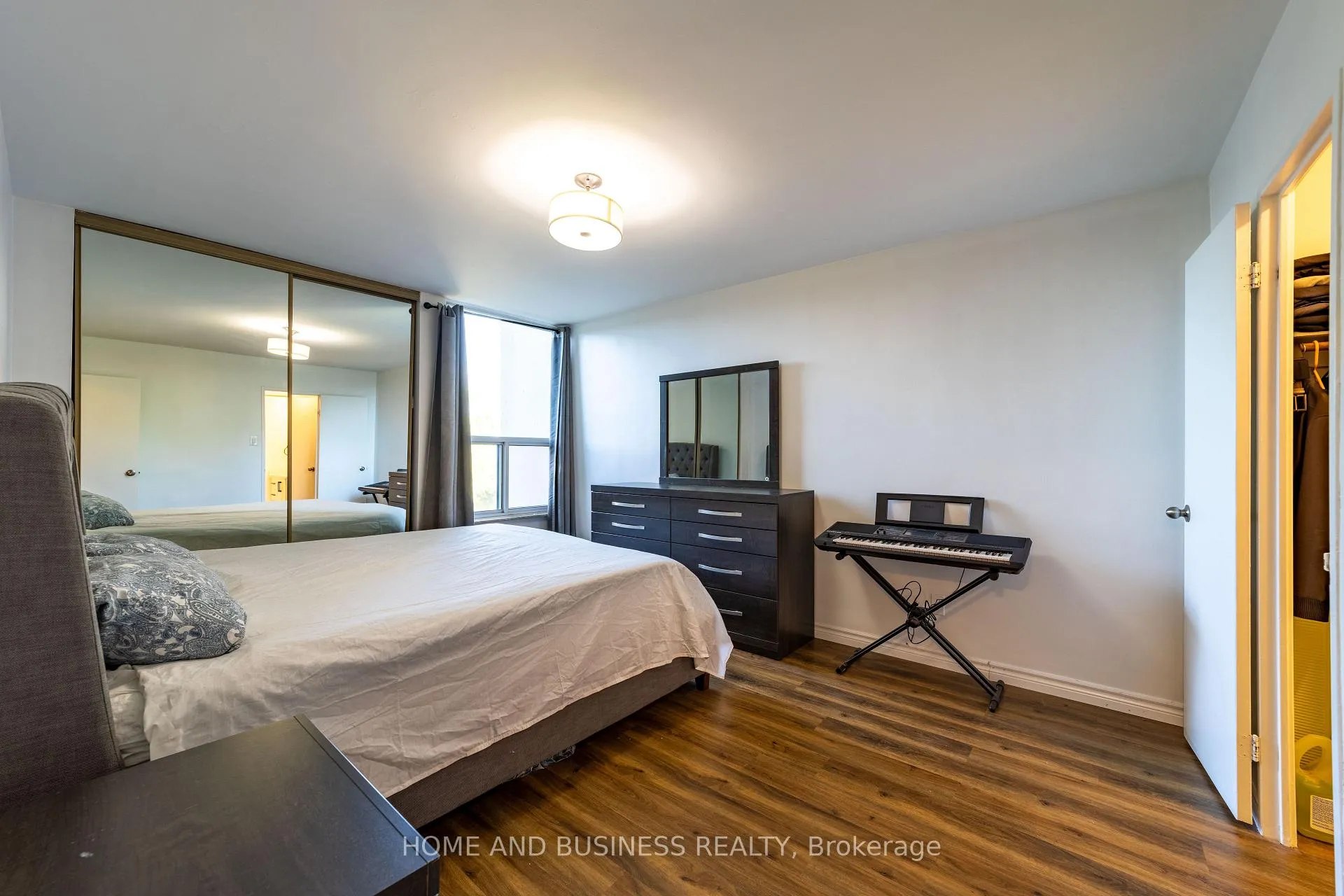 Photo 16 of Unit 403, 980 Broadview Avenue, Toronto, Broadview North — HOMEH