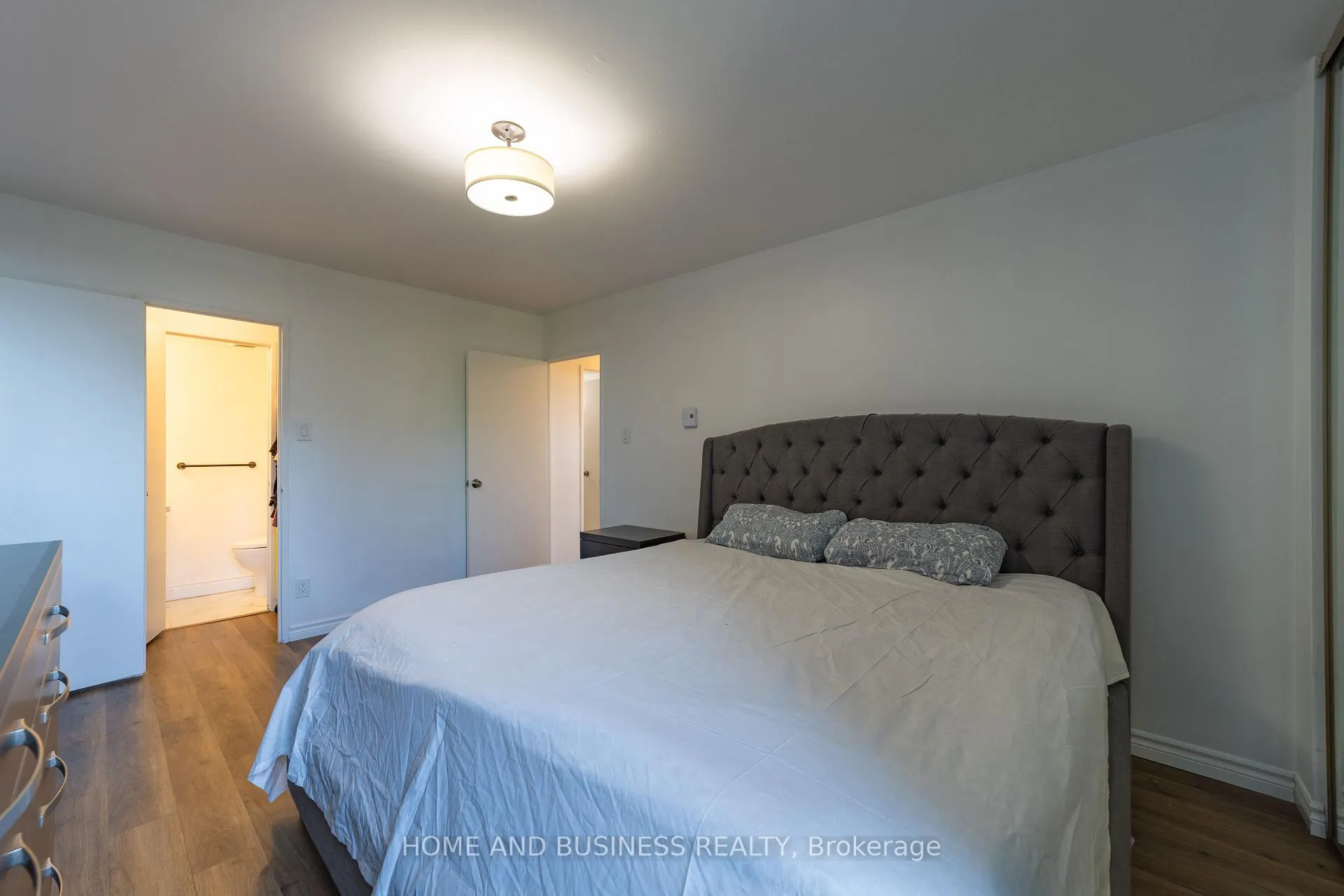 Photo 18 of Unit 403, 980 Broadview Avenue, Toronto, Broadview North — HOMEH