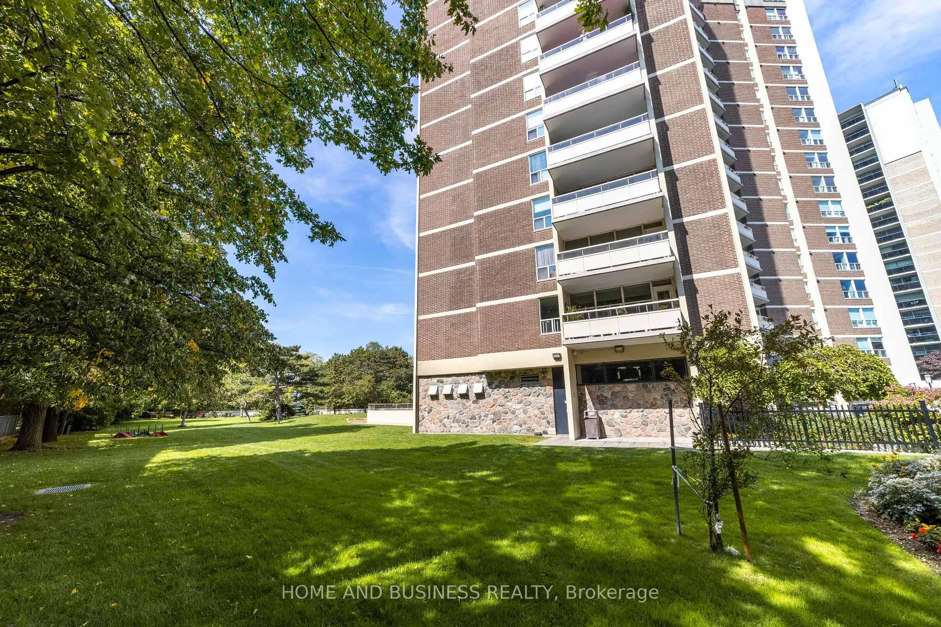 Photo 36 of Unit 403, 980 Broadview Avenue, Toronto, Broadview North — HOMEH