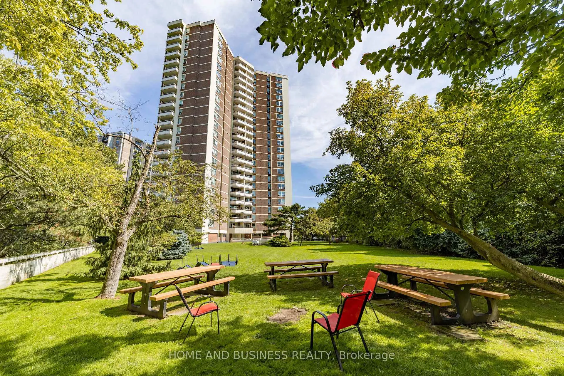 Photo 37 of Unit 403, 980 Broadview Avenue, Toronto, Broadview North — HOMEH