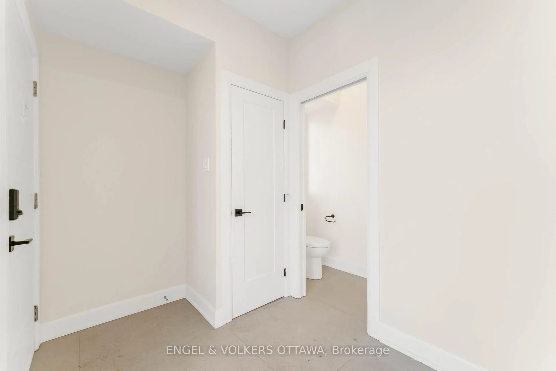 Photo 2 of Unit A, 130 Carillon Street, Ottawa, Vanier — HOMEH