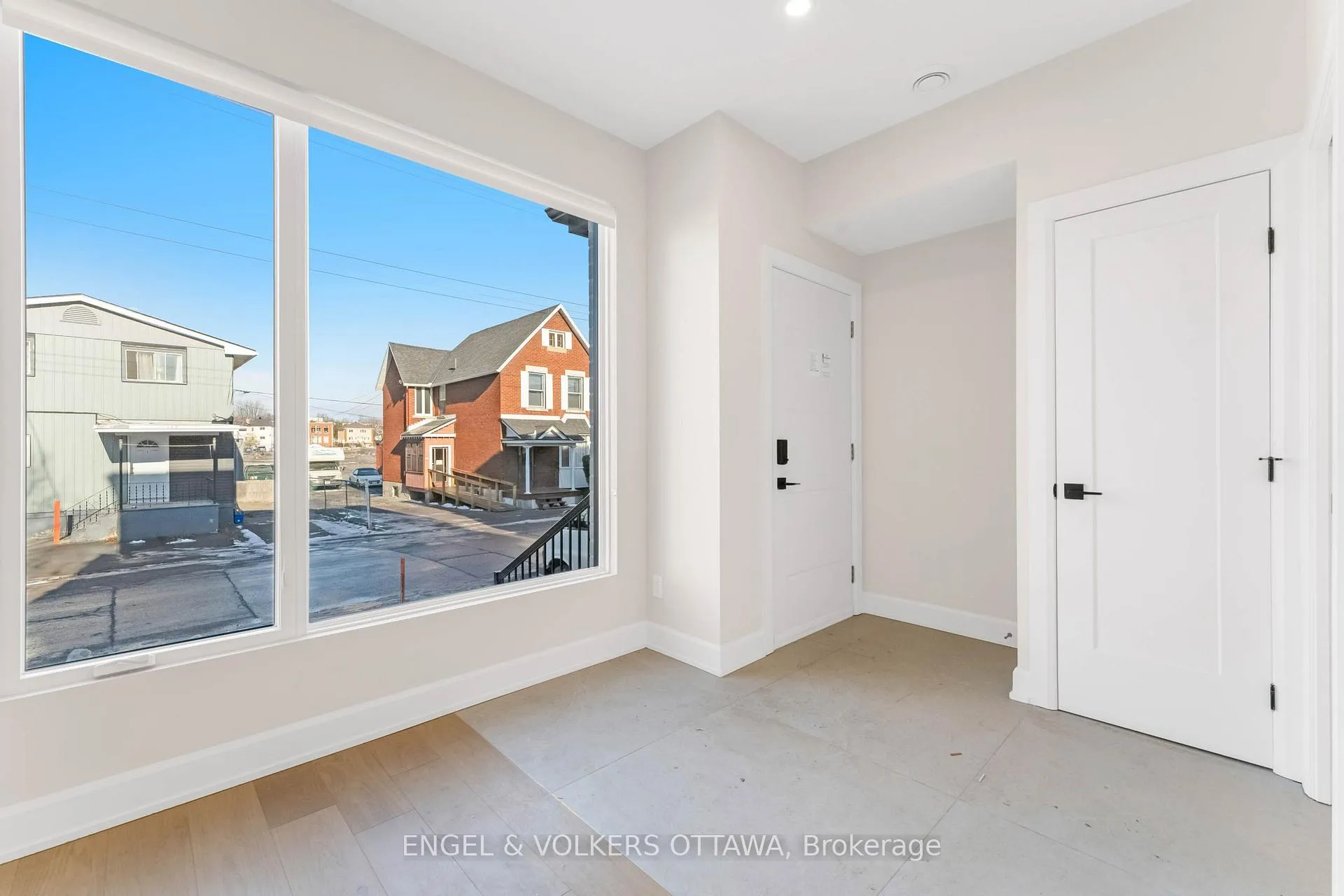 Photo 5 of Unit A, 130 Carillon Street, Ottawa, Vanier — HOMEH