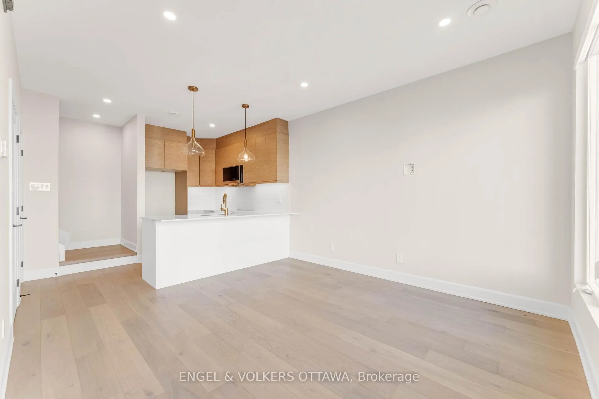 Photo 7 of Unit A, 130 Carillon Street, Ottawa, Vanier — HOMEH