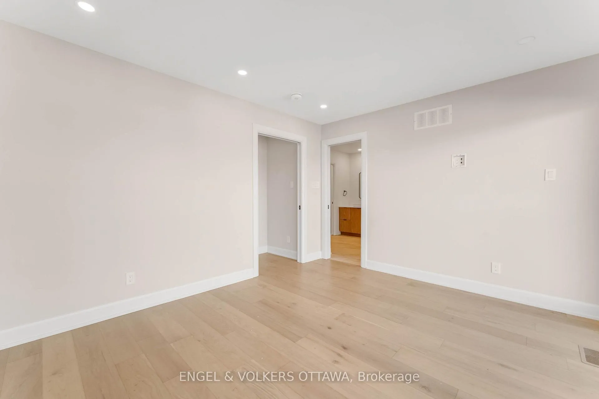 Photo 19 of Unit A, 130 Carillon Street, Ottawa, Vanier — HOMEH