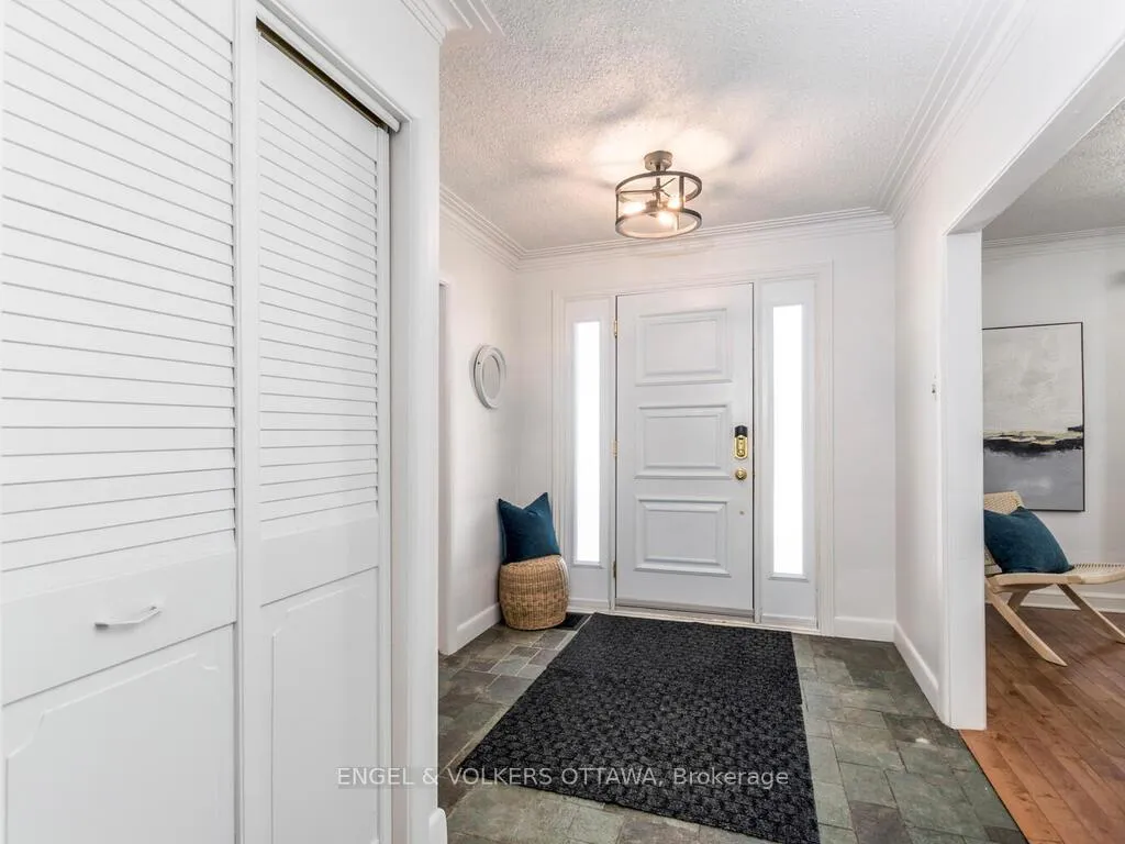 Photo 5 of 878 Dunlevie Avenue, Ottawa, McKellar Heights/Glabar Park — HOMEH