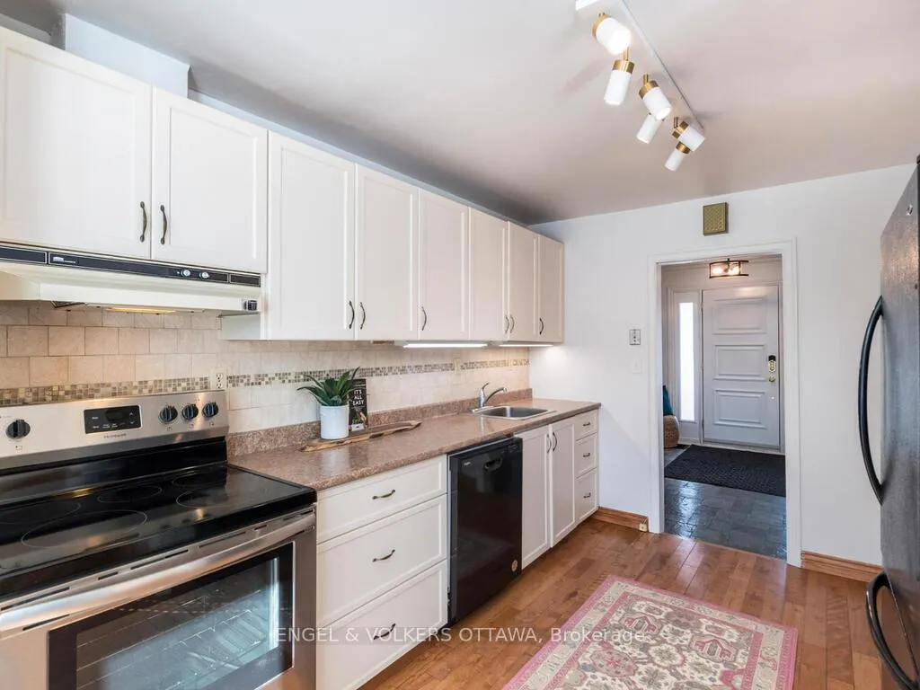 Photo 13 of 878 Dunlevie Avenue, Ottawa, McKellar Heights/Glabar Park — HOMEH
