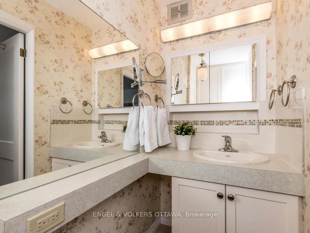 Photo 22 of 878 Dunlevie Avenue, Ottawa, McKellar Heights/Glabar Park — HOMEH
