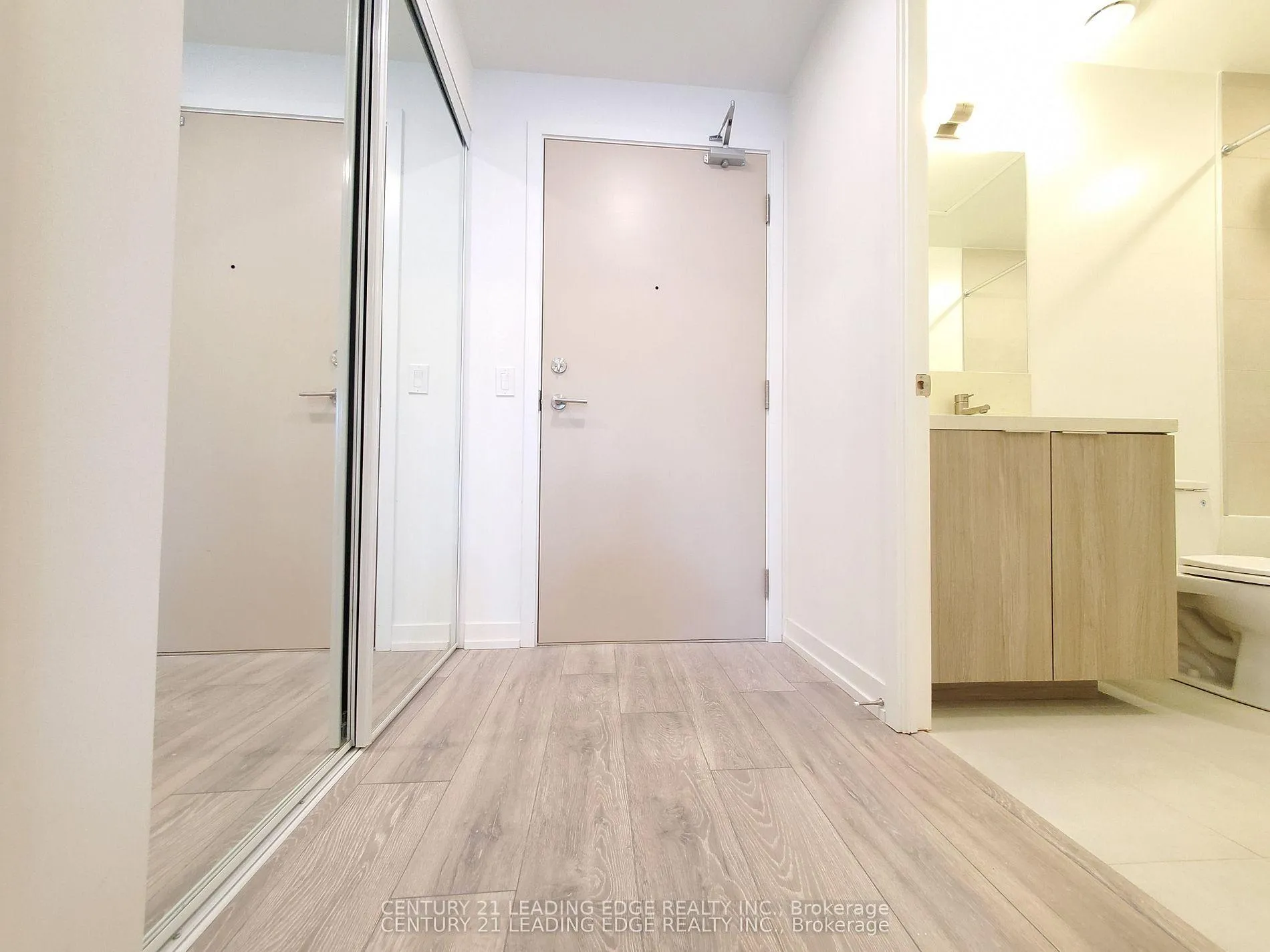 Photo 4 of Unit 328, 2020 Bathurst Street, Toronto, Humewood-Cedarvale — HOMEH