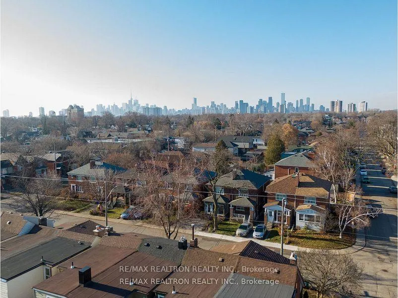 Photo 2 of 84 Kings Park Boulevard, Toronto, Danforth Village-East York — HOMEH