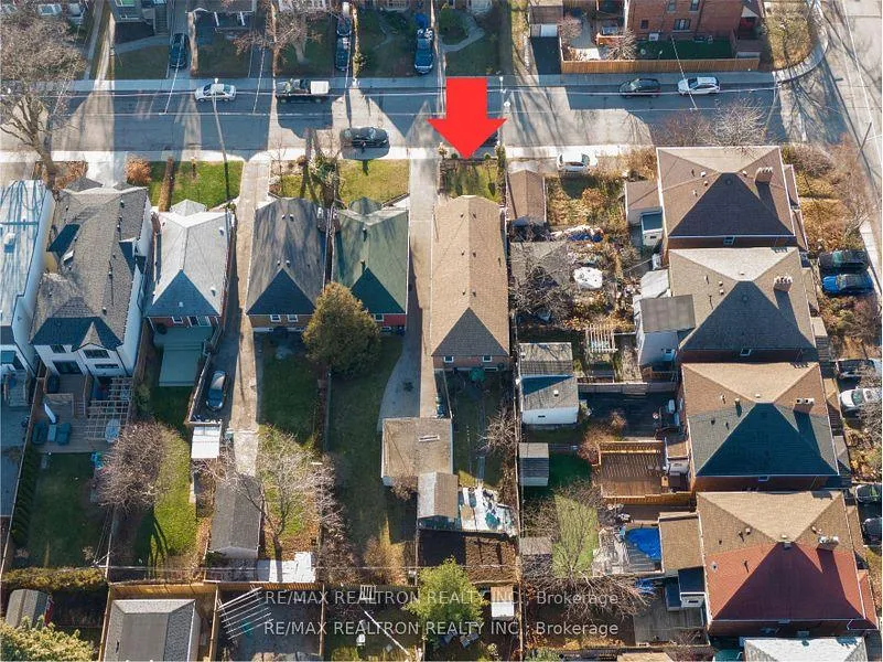 Photo 4 of 84 Kings Park Boulevard, Toronto, Danforth Village-East York — HOMEH