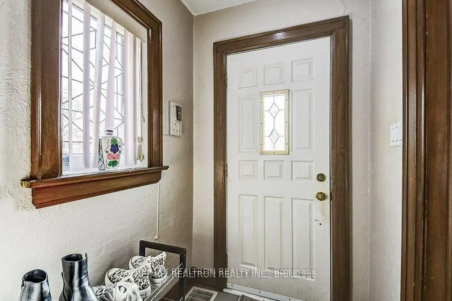 Photo 9 of 84 Kings Park Boulevard, Toronto, Danforth Village-East York — HOMEH