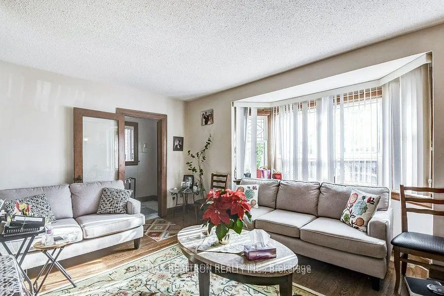 Photo 12 of 84 Kings Park Boulevard, Toronto, Danforth Village-East York — HOMEH