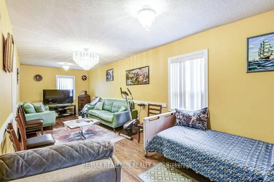 Photo 16 of 84 Kings Park Boulevard, Toronto, Danforth Village-East York — HOMEH