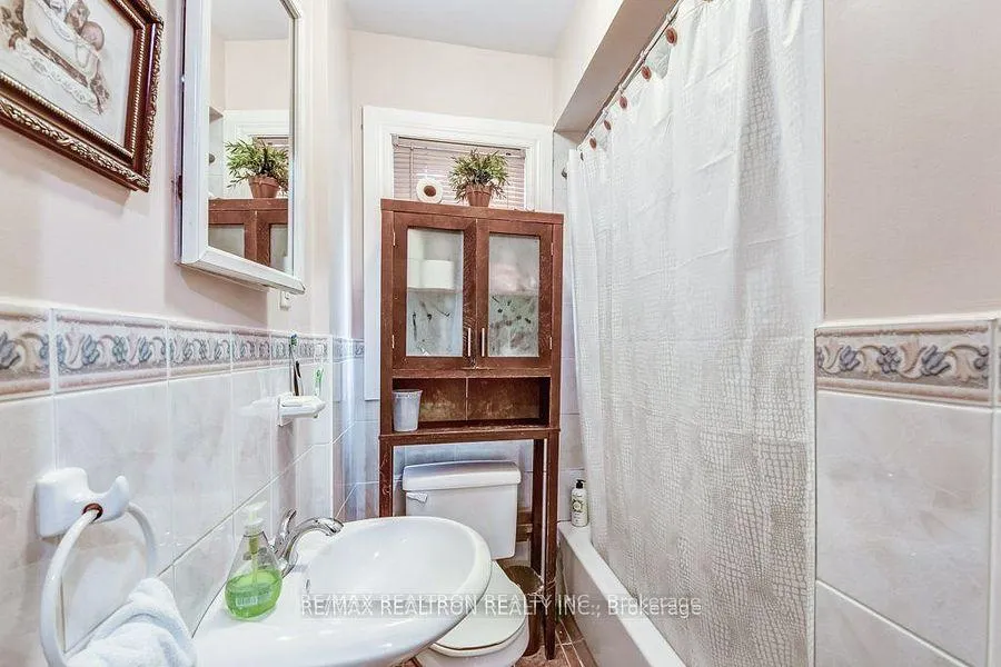 Photo 17 of 84 Kings Park Boulevard, Toronto, Danforth Village-East York — HOMEH