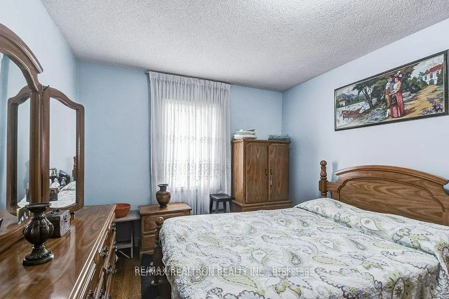 Photo 18 of 84 Kings Park Boulevard, Toronto, Danforth Village-East York — HOMEH