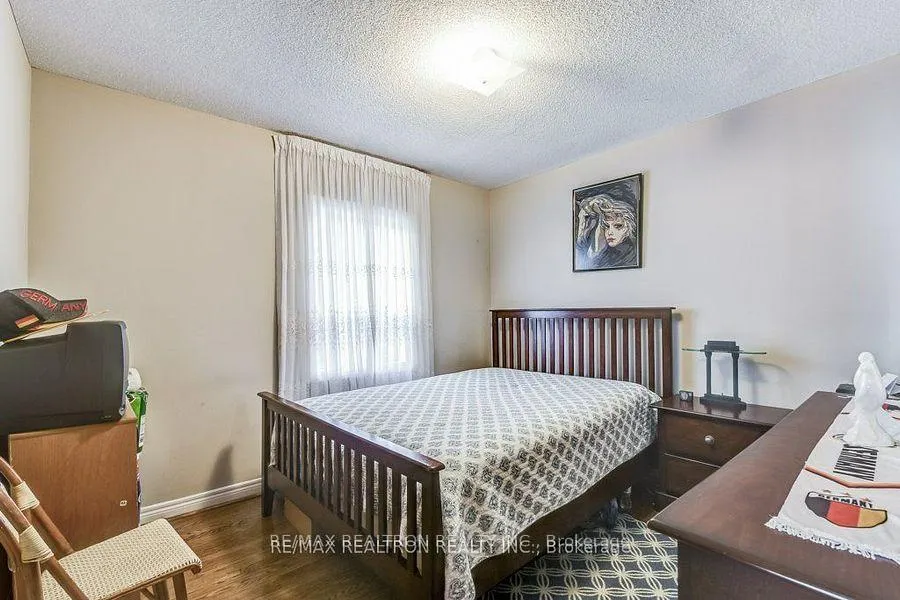 Photo 19 of 84 Kings Park Boulevard, Toronto, Danforth Village-East York — HOMEH