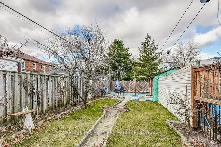 Photo 24 of 84 Kings Park Boulevard, Toronto, Danforth Village-East York — HOMEH