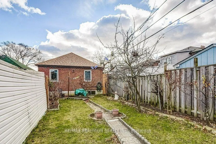 Photo 27 of 84 Kings Park Boulevard, Toronto, Danforth Village-East York — HOMEH