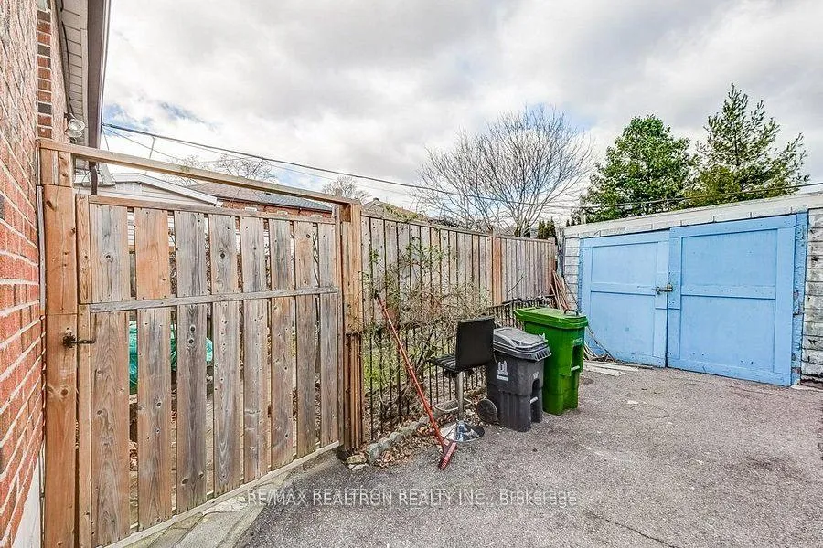 Photo 28 of 84 Kings Park Boulevard, Toronto, Danforth Village-East York — HOMEH