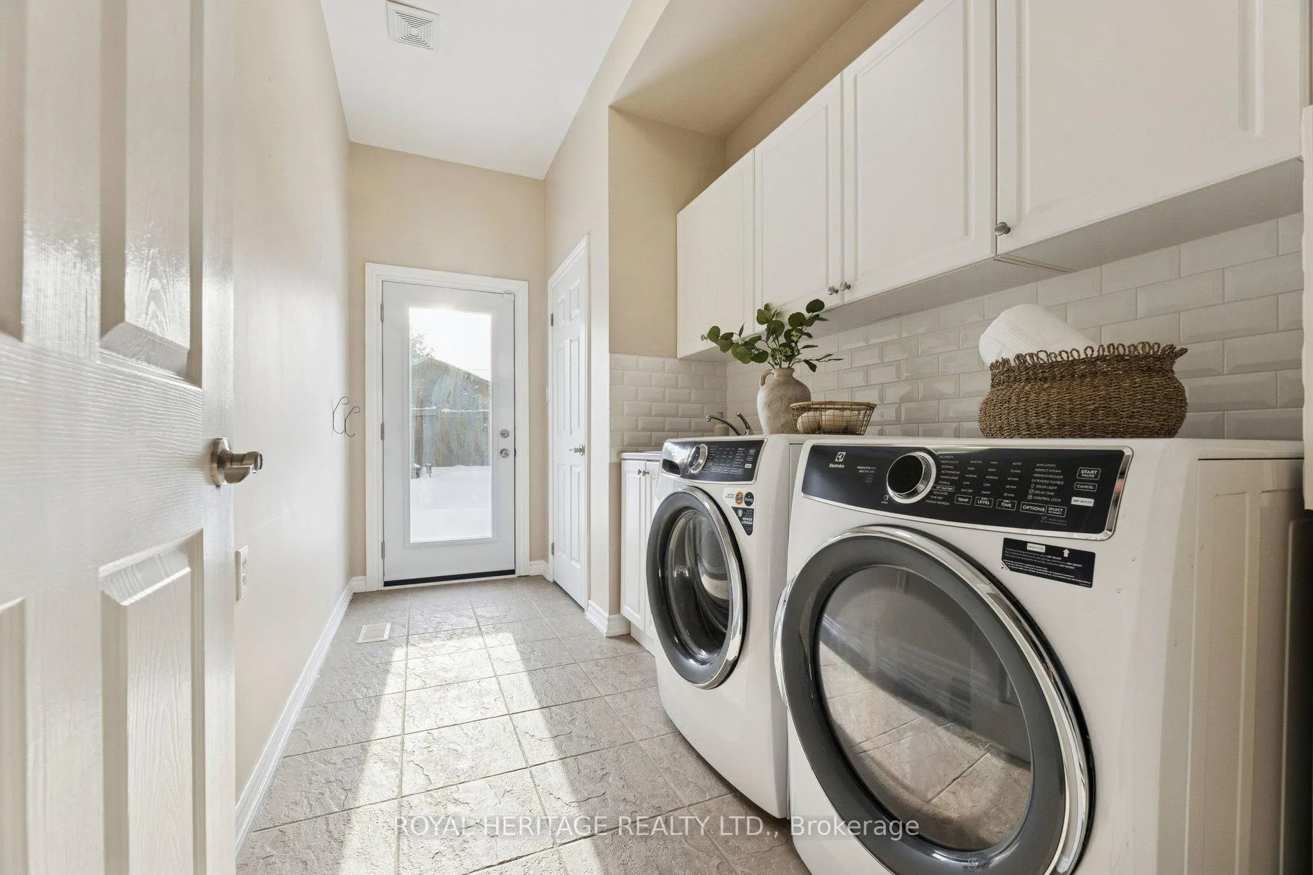 Photo 19 of 63 Laprade Square, Clarington, Bowmanville — HOMEH