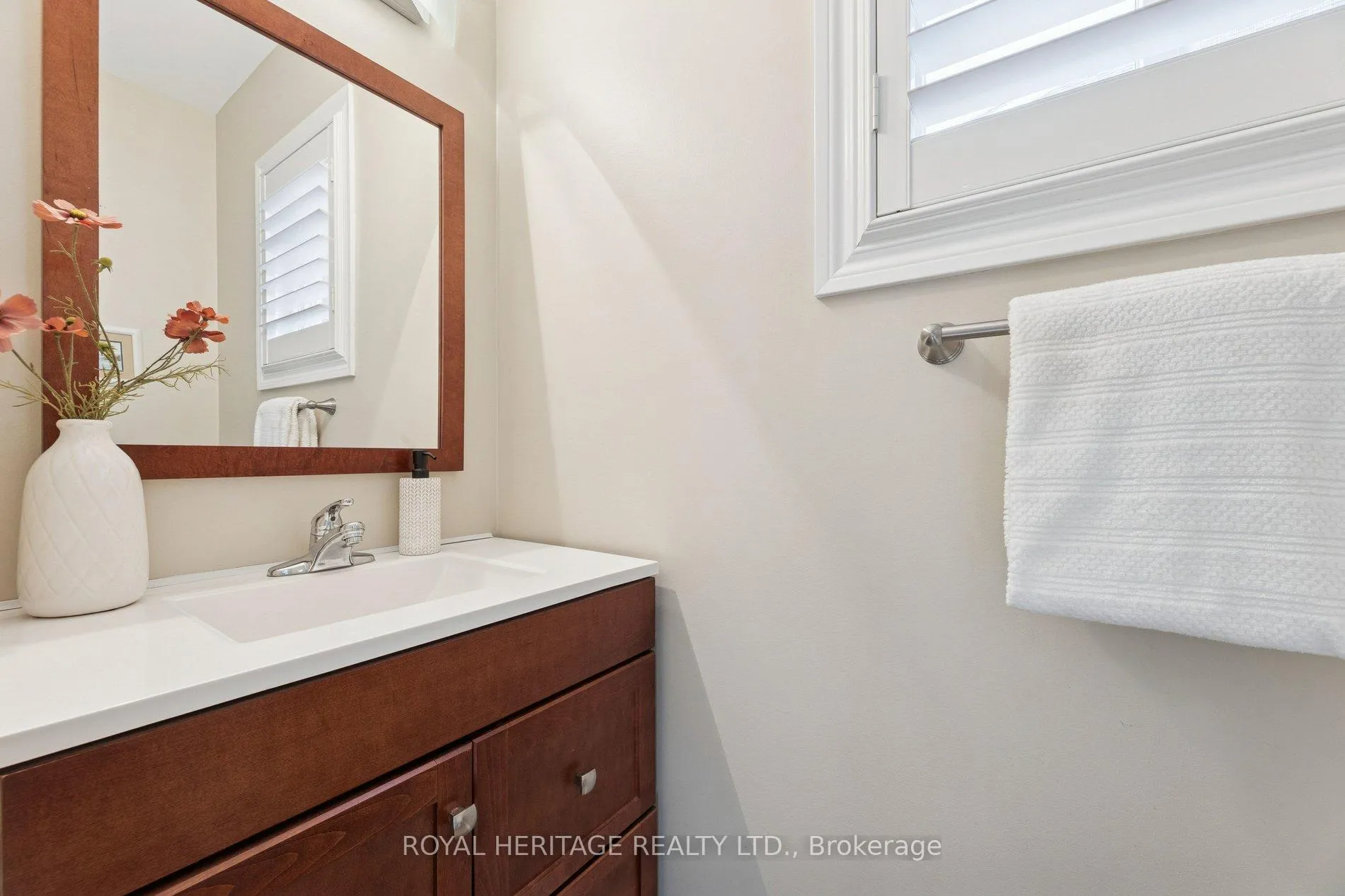 Photo 20 of 63 Laprade Square, Clarington, Bowmanville — HOMEH
