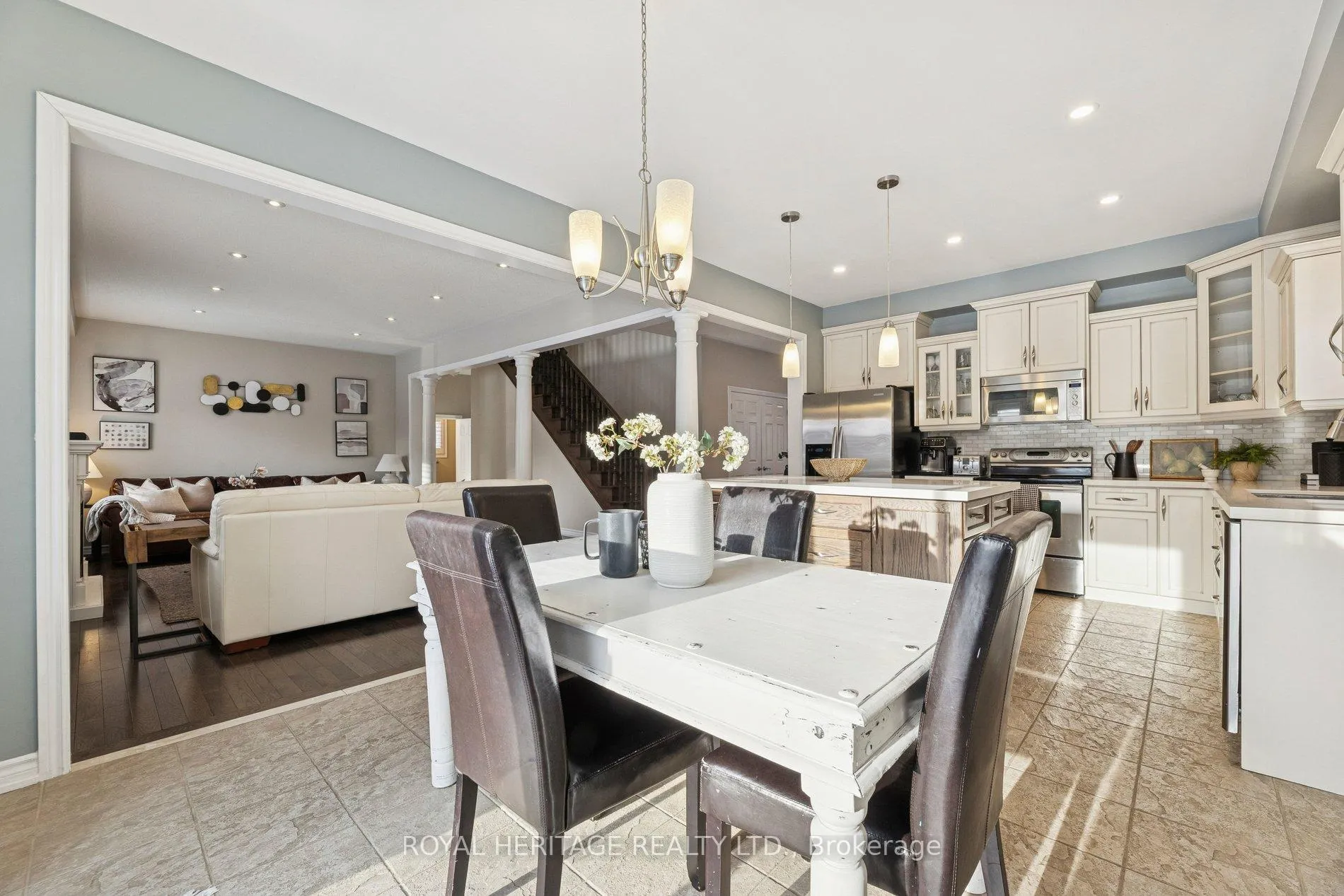 Photo 23 of 63 Laprade Square, Clarington, Bowmanville — HOMEH