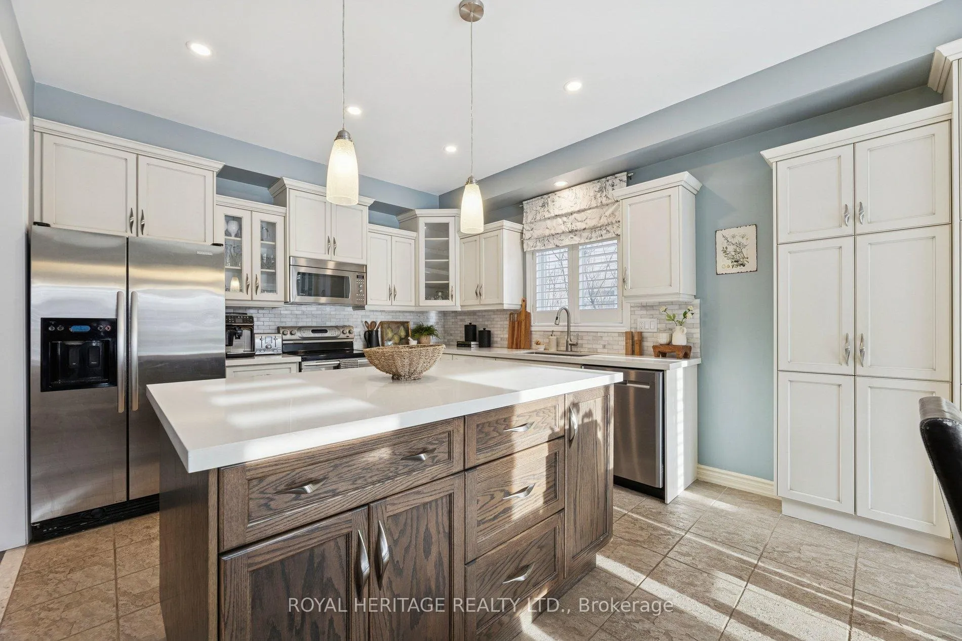 Photo 25 of 63 Laprade Square, Clarington, Bowmanville — HOMEH