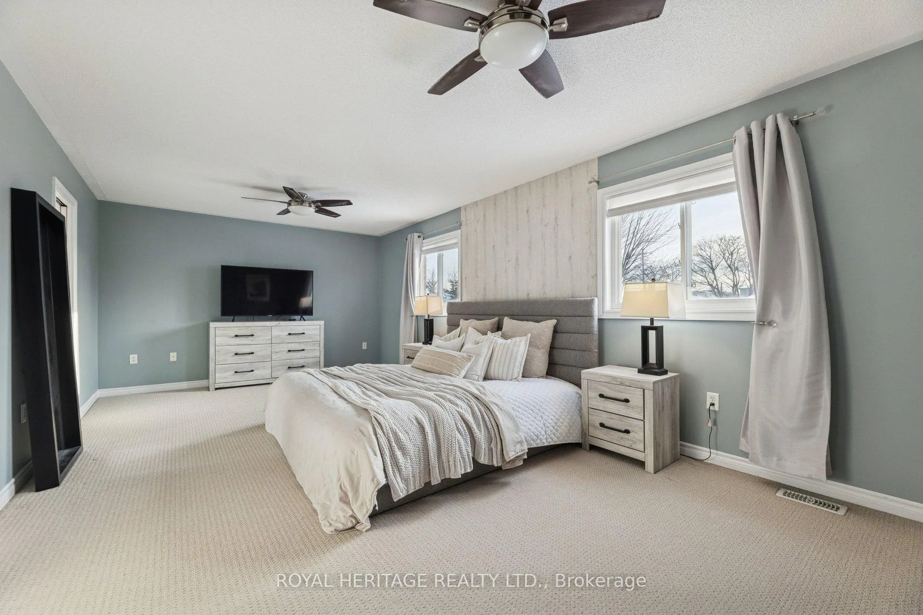 Photo 35 of 63 Laprade Square, Clarington, Bowmanville — HOMEH