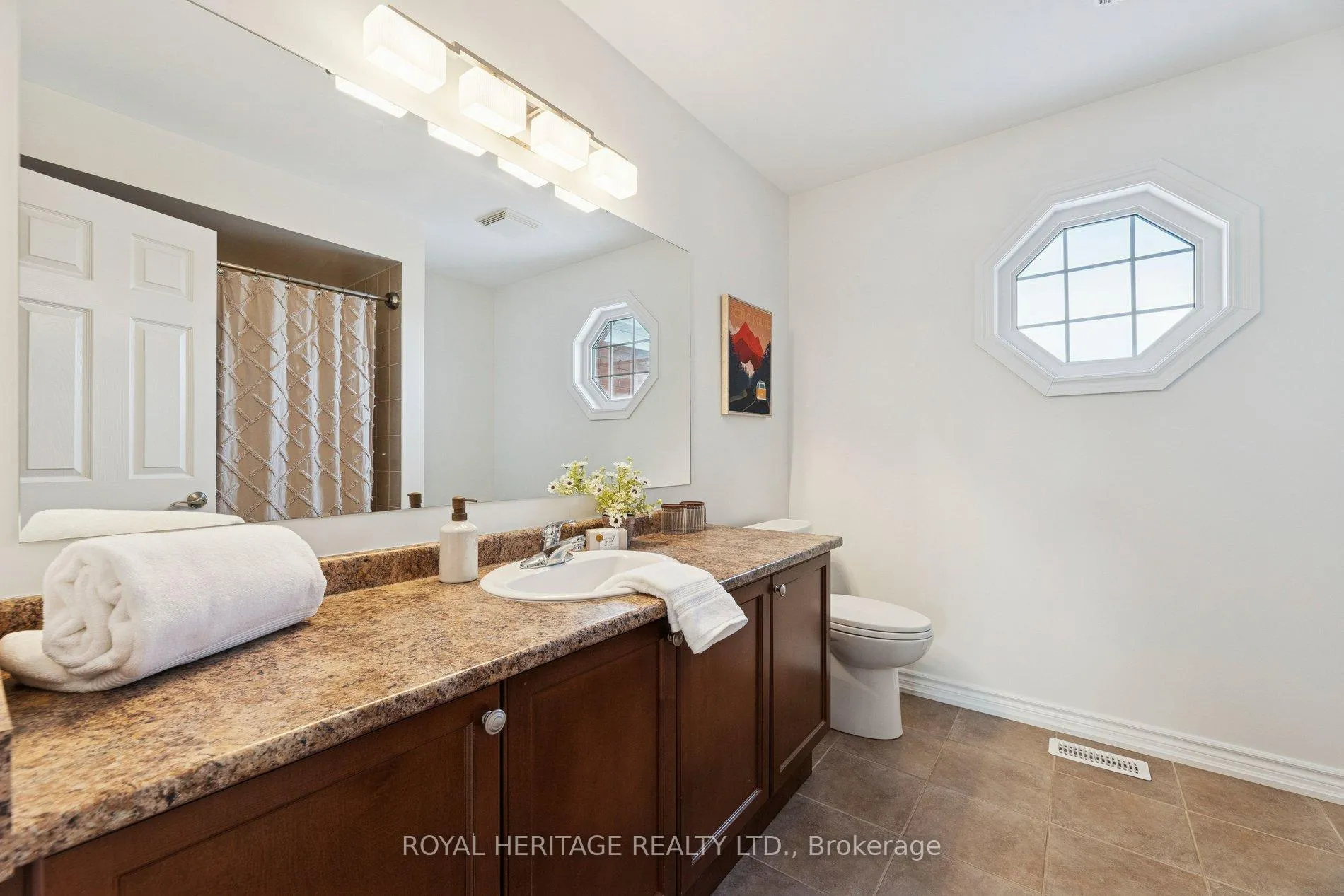 Photo 38 of 63 Laprade Square, Clarington, Bowmanville — HOMEH