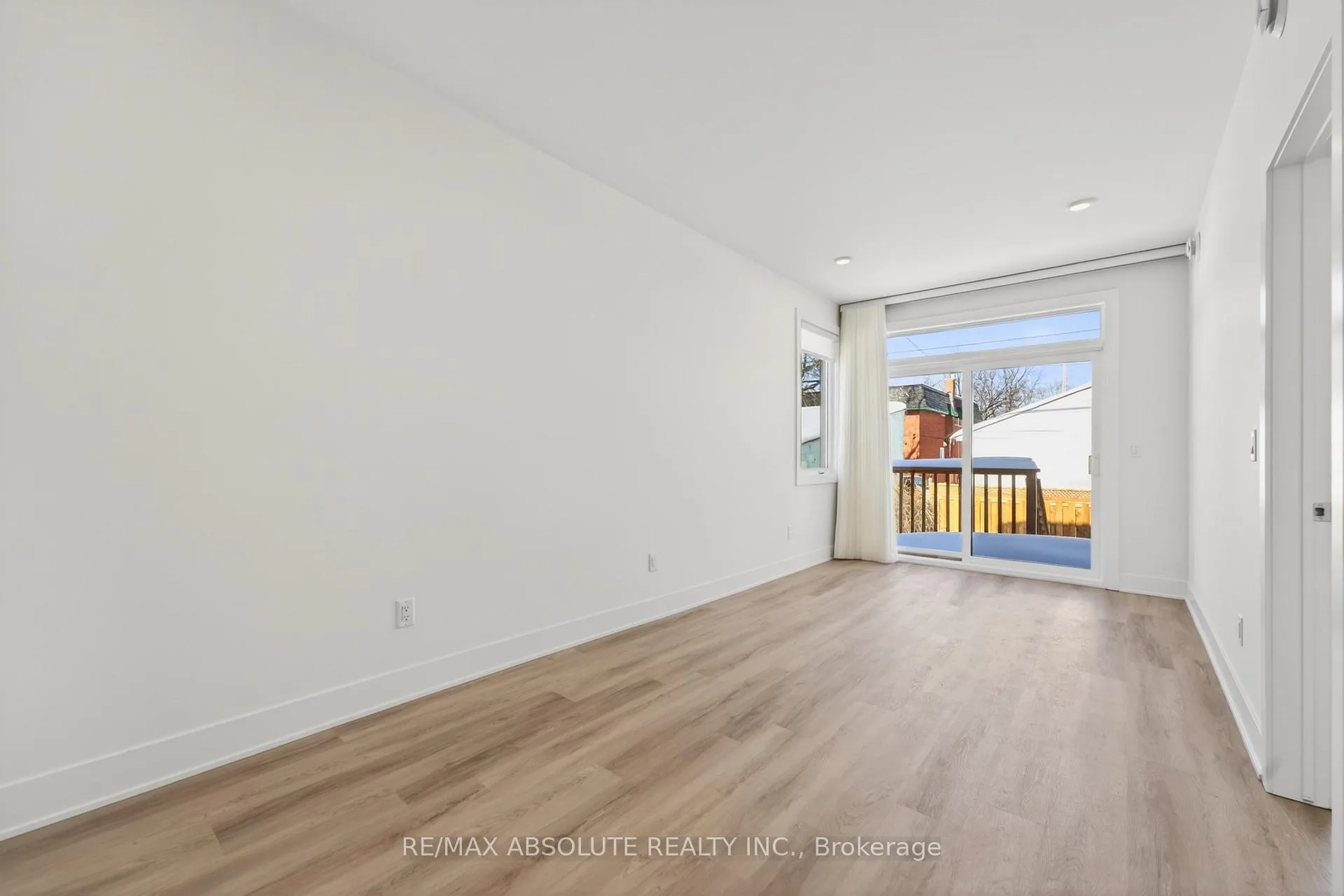 Photo 3 of Unit B, 181 Columbus Avenue, Ottawa, Overbrook/Castle Heights — HOMEH