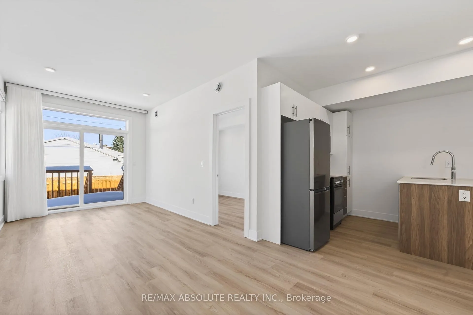 Photo 4 of Unit B, 181 Columbus Avenue, Ottawa, Overbrook/Castle Heights — HOMEH