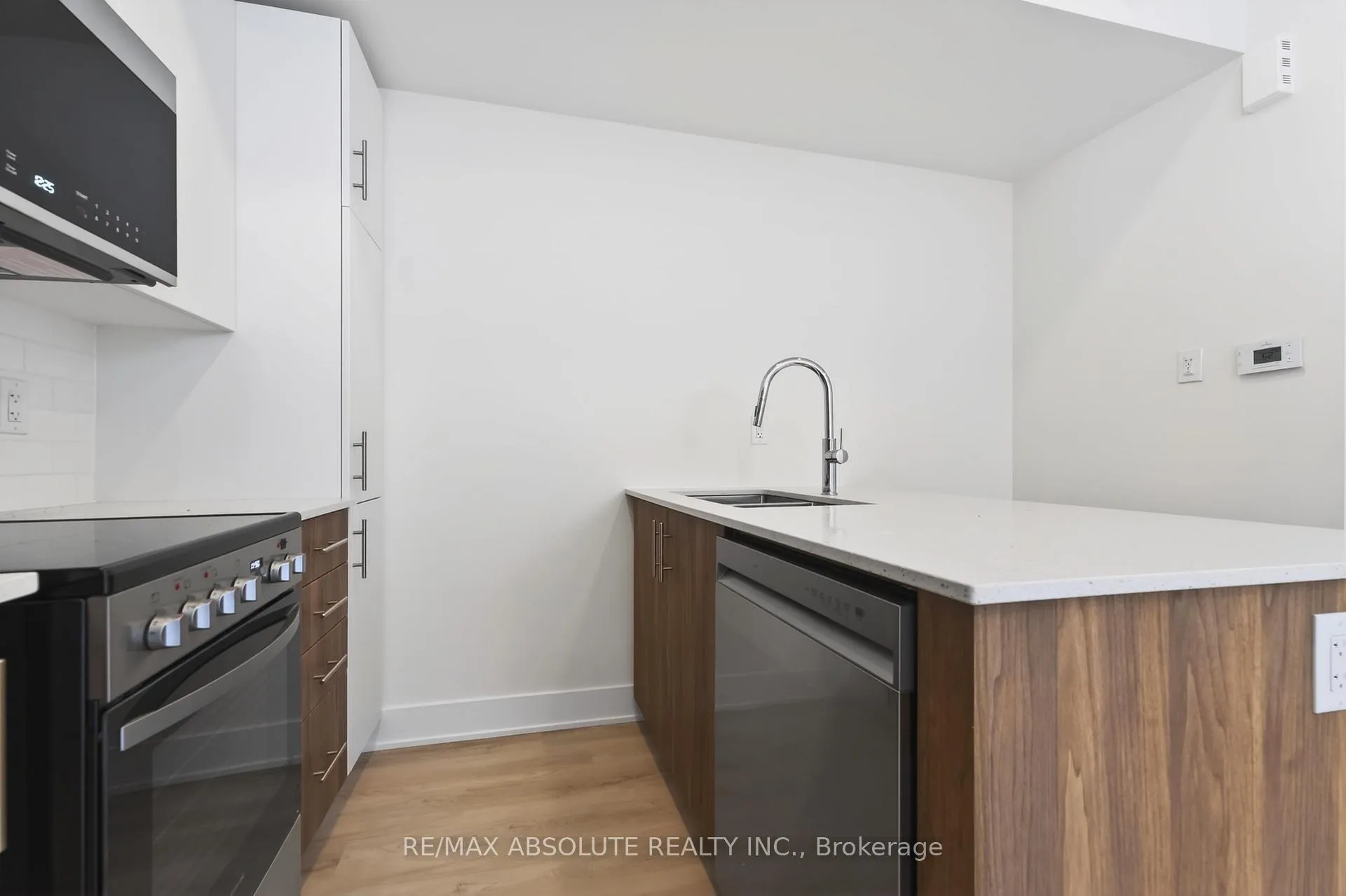 Photo 9 of Unit B, 181 Columbus Avenue, Ottawa, Overbrook/Castle Heights — HOMEH