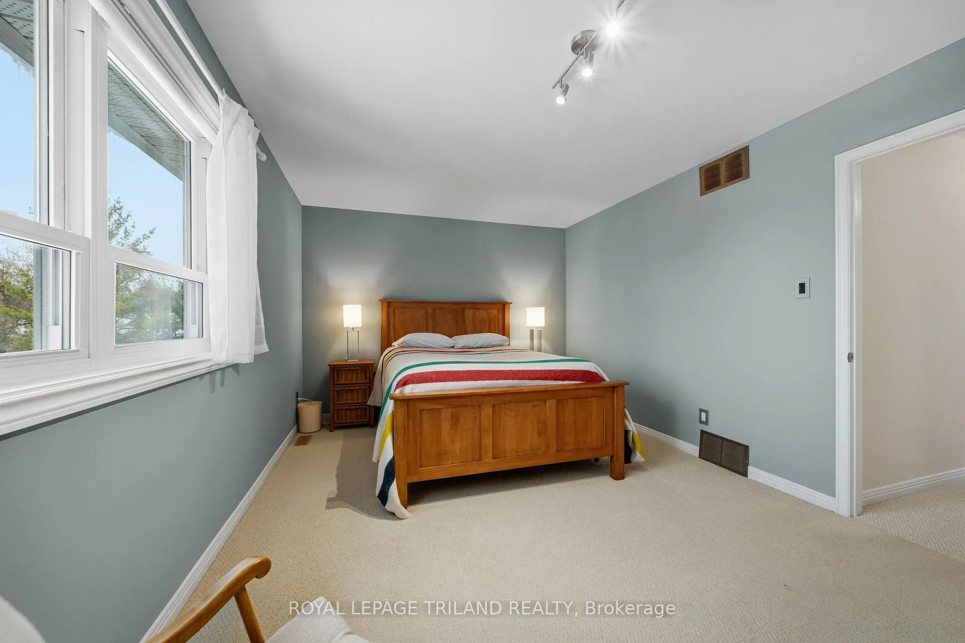 Photo 17 of 188 Chepstow Close, London, North K — HOMEH