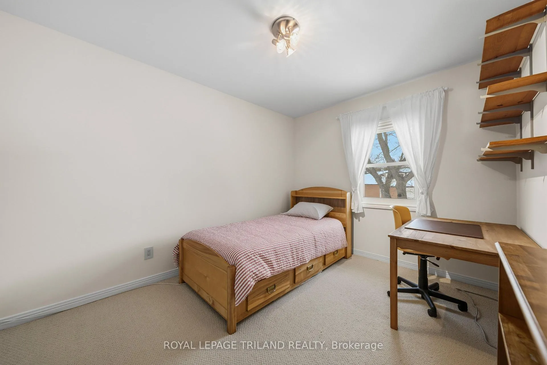 Photo 19 of 188 Chepstow Close, London, North K — HOMEH