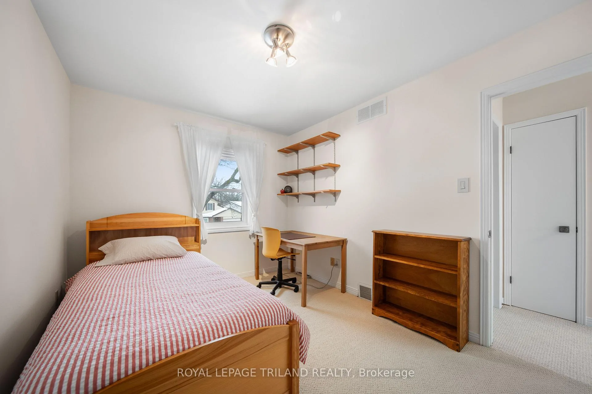 Photo 20 of 188 Chepstow Close, London, North K — HOMEH