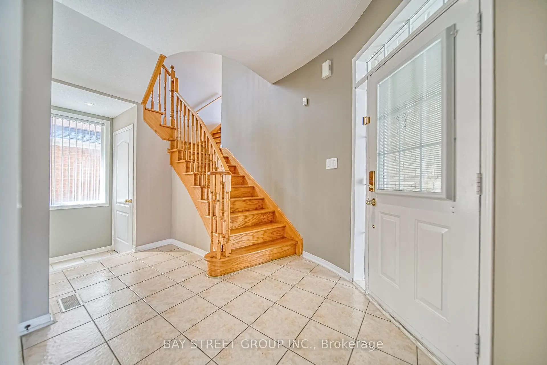Photo 3 of 77 Weatherill Road, Markham, Berczy — HOMEH