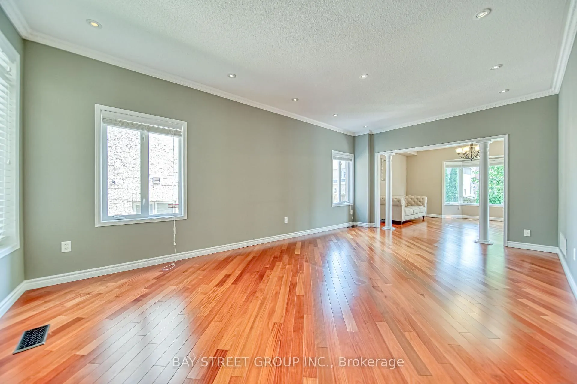 Photo 5 of 77 Weatherill Road, Markham, Berczy — HOMEH